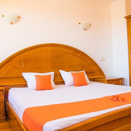 Family Hotel Elegance 알바나시 객실 사진