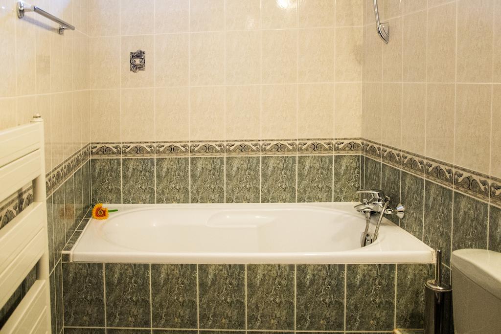 Family Hotel Elegance 알바나시 외부 사진