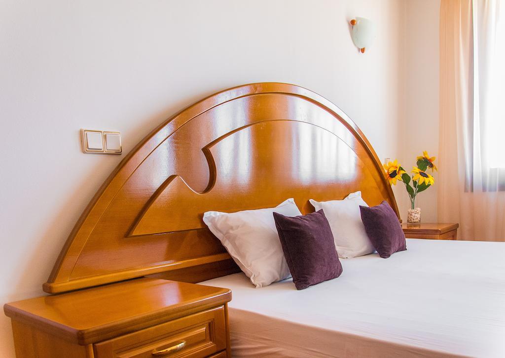 Family Hotel Elegance 알바나시 객실 사진
