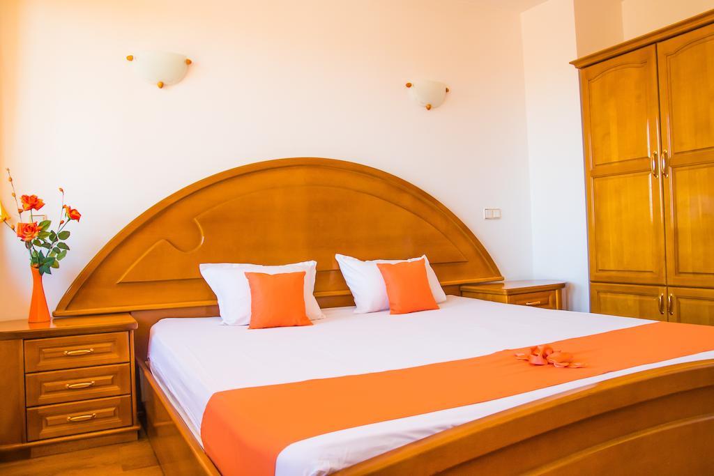 Family Hotel Elegance 알바나시 객실 사진