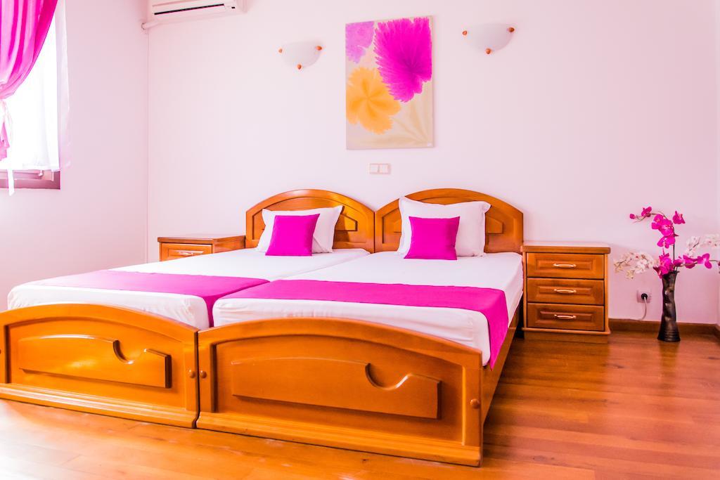 Family Hotel Elegance 알바나시 객실 사진
