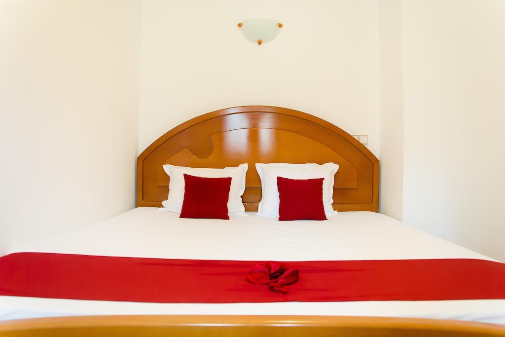 Family Hotel Elegance 알바나시 객실 사진