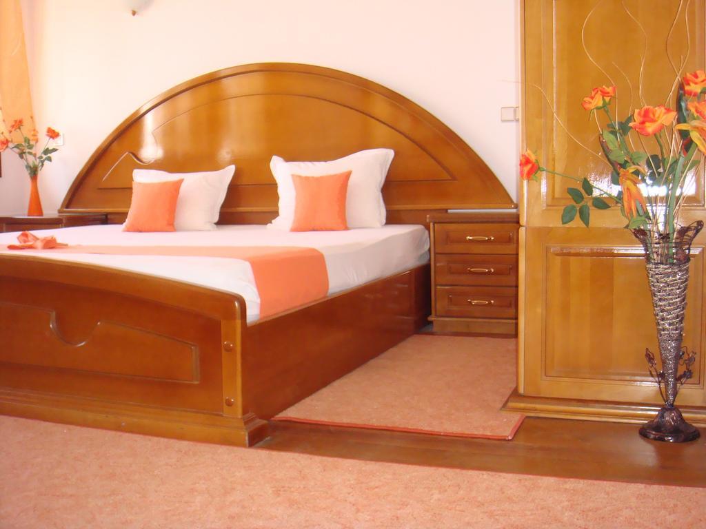 Family Hotel Elegance 알바나시 객실 사진