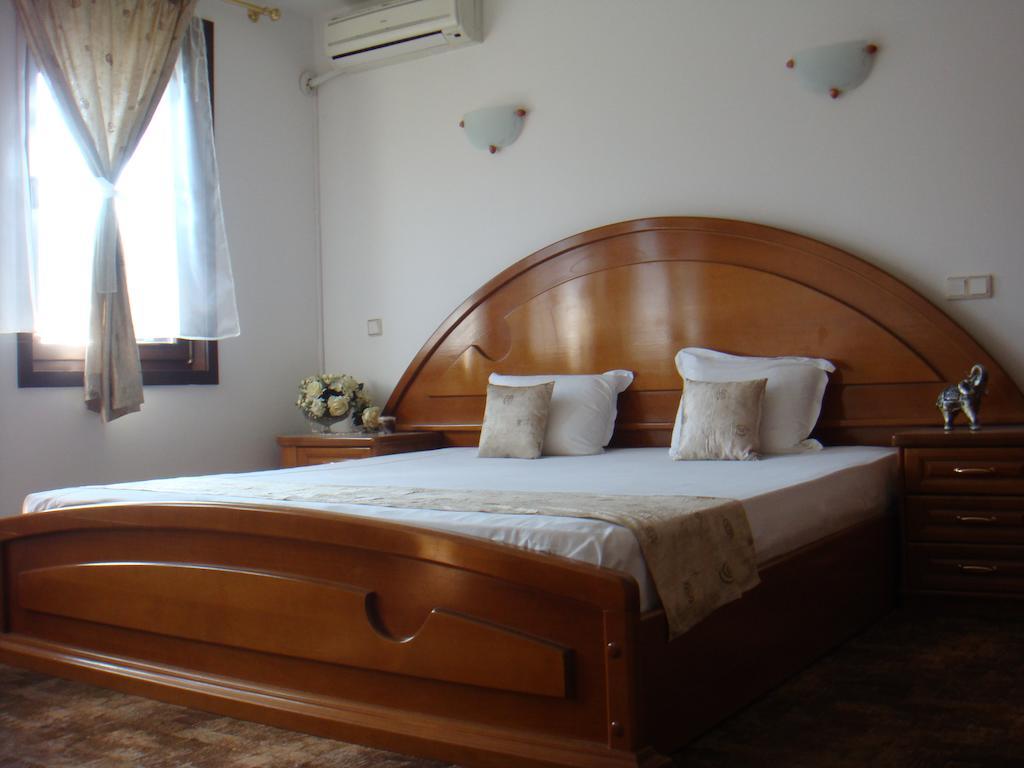 Family Hotel Elegance 알바나시 객실 사진