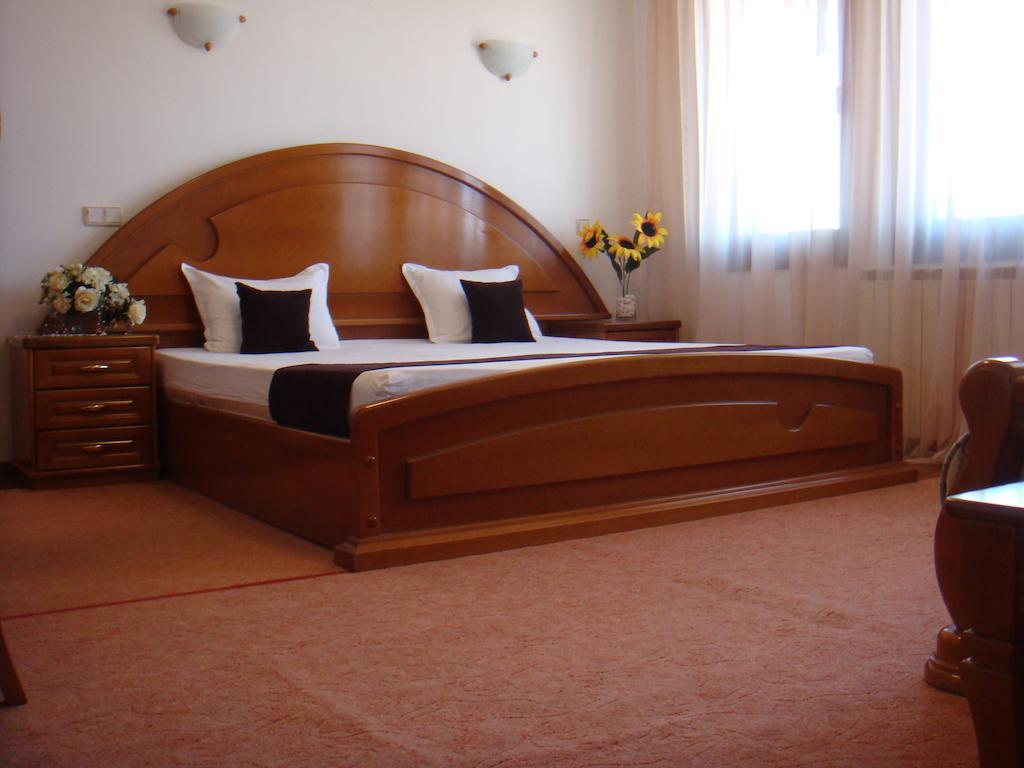Family Hotel Elegance 알바나시 객실 사진