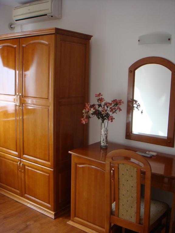 Family Hotel Elegance 알바나시 객실 사진