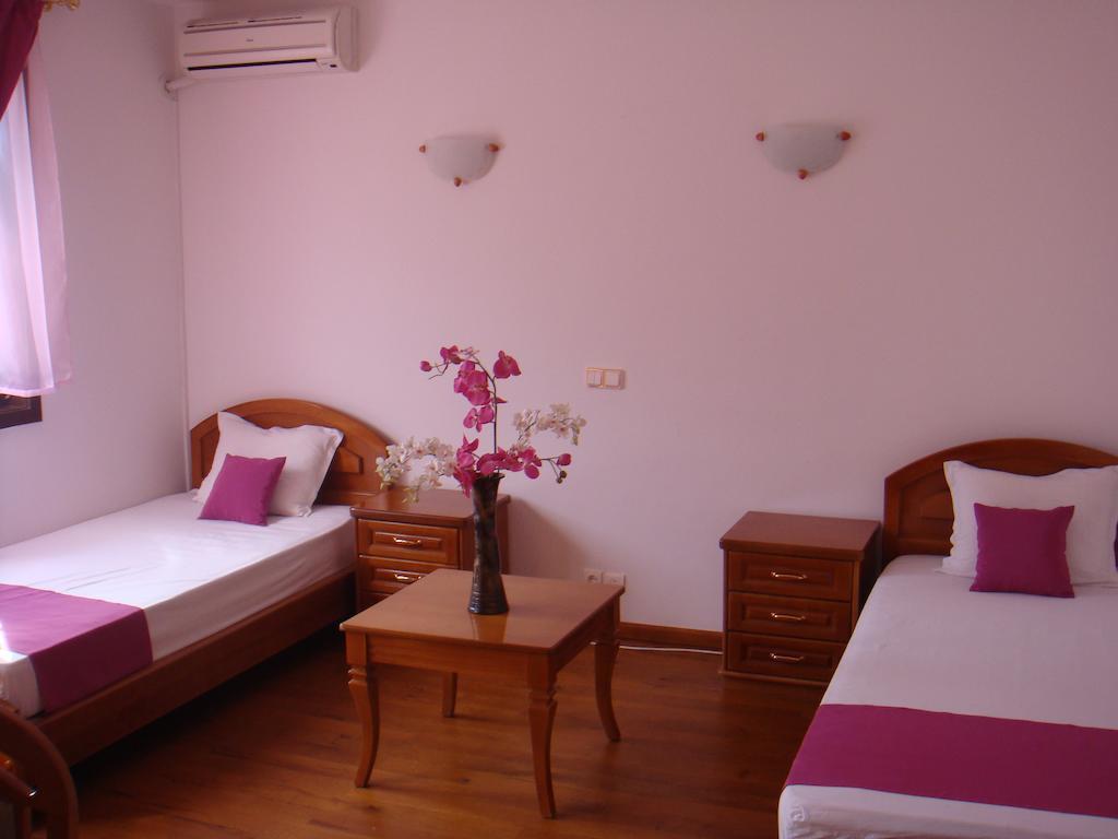 Family Hotel Elegance 알바나시 객실 사진