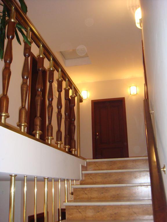 Family Hotel Elegance 알바나시 외부 사진